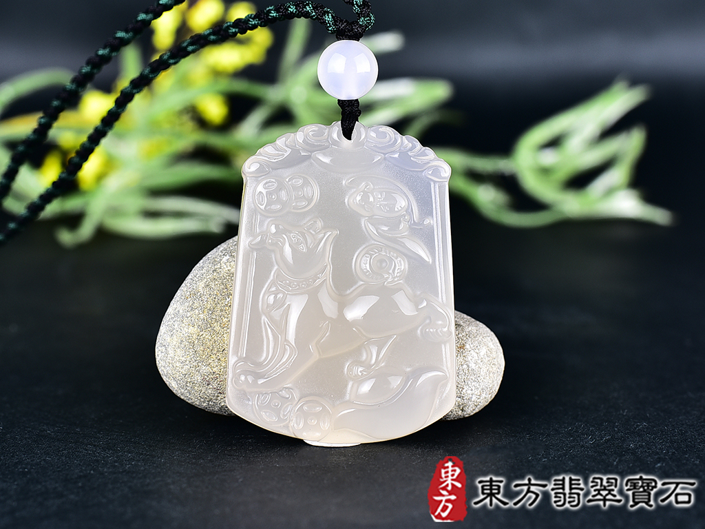 瑪瑙狗項鍊玉珮(狗來富貴帶如意:狗牌瑪瑙狗玉珮、玉髓狗玉墜、狗十二生肖項鍊)。瑪瑙玉髓狗,DO055。客製化訂做各種瑪瑙玉髓狗吊墜玉珮項鍊。★附東方翡翠寶石保證卡 0.jpg