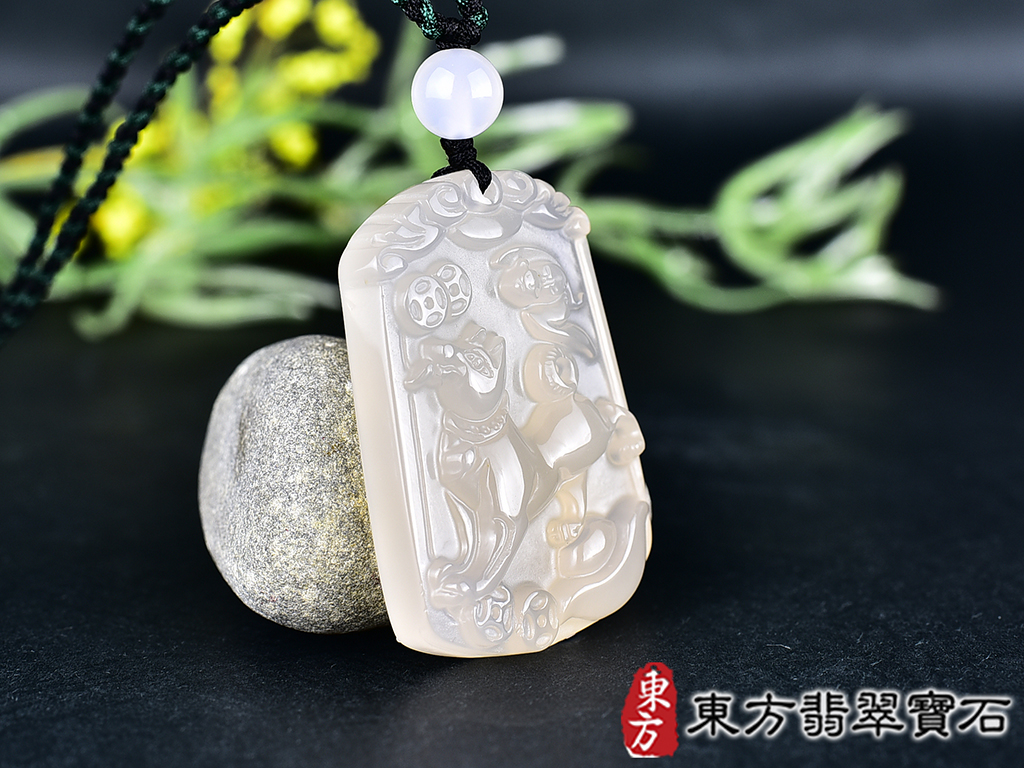 瑪瑙狗項鍊玉珮(狗來富貴帶如意:狗牌瑪瑙狗玉珮、玉髓狗玉墜、狗十二生肖項鍊)。瑪瑙玉髓狗,DO055。客製化訂做各種瑪瑙玉髓狗吊墜玉珮項鍊。★附東方翡翠寶石保證卡 2.jpg