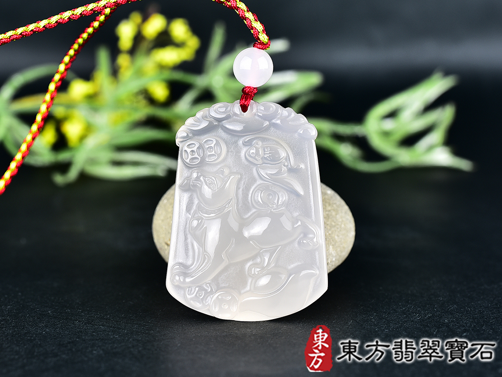 瑪瑙狗項鍊玉珮(狗來富貴帶如意:狗牌瑪瑙狗玉珮、玉髓狗玉墜、狗十二生肖項鍊)。瑪瑙玉髓狗,DO056。客製化訂做各種瑪瑙玉髓狗吊墜玉珮項鍊。★附東方翡翠寶石保證卡 0.jpg