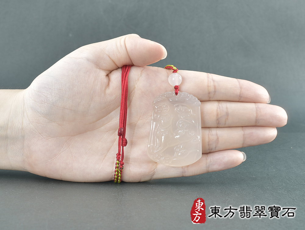 瑪瑙狗項鍊玉珮(狗來富貴帶如意:狗牌瑪瑙狗玉珮、玉髓狗玉墜、狗十二生肖項鍊)。瑪瑙玉髓狗,DO056。客製化訂做各種瑪瑙玉髓狗吊墜玉珮項鍊。★附東方翡翠寶石保證卡 5.jpg