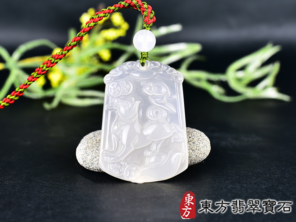瑪瑙狗項鍊玉珮(狗來富貴帶如意:狗牌瑪瑙狗玉珮、玉髓狗玉墜、狗十二生肖項鍊)。瑪瑙玉髓狗,DO057。客製化訂做各種瑪瑙玉髓狗吊墜玉珮項鍊。★附東方翡翠寶石保證卡 0.jpg
