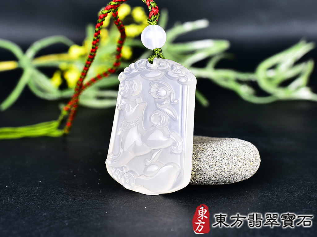 瑪瑙狗項鍊玉珮(狗來富貴帶如意:狗牌瑪瑙狗玉珮、玉髓狗玉墜、狗十二生肖項鍊)。瑪瑙玉髓狗,DO057。客製化訂做各種瑪瑙玉髓狗吊墜玉珮項鍊。★附東方翡翠寶石保證卡 1.jpg