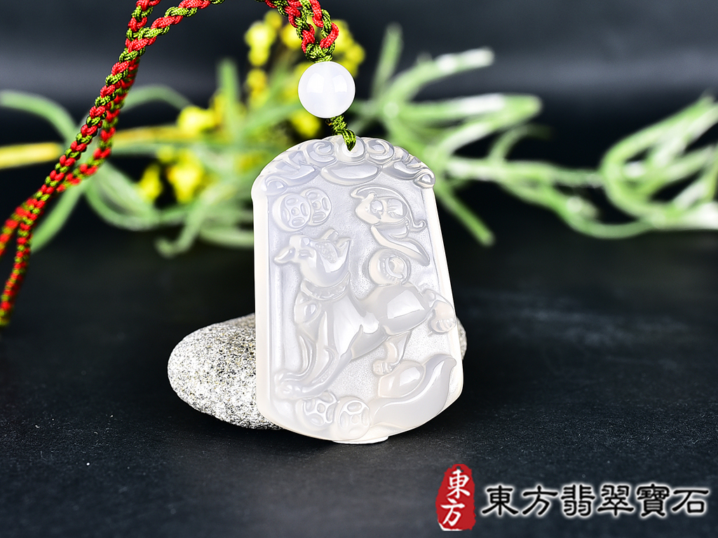 瑪瑙狗項鍊玉珮(狗來富貴帶如意:狗牌瑪瑙狗玉珮、玉髓狗玉墜、狗十二生肖項鍊)。瑪瑙玉髓狗,DO057。客製化訂做各種瑪瑙玉髓狗吊墜玉珮項鍊。★附東方翡翠寶石保證卡 2.jpg