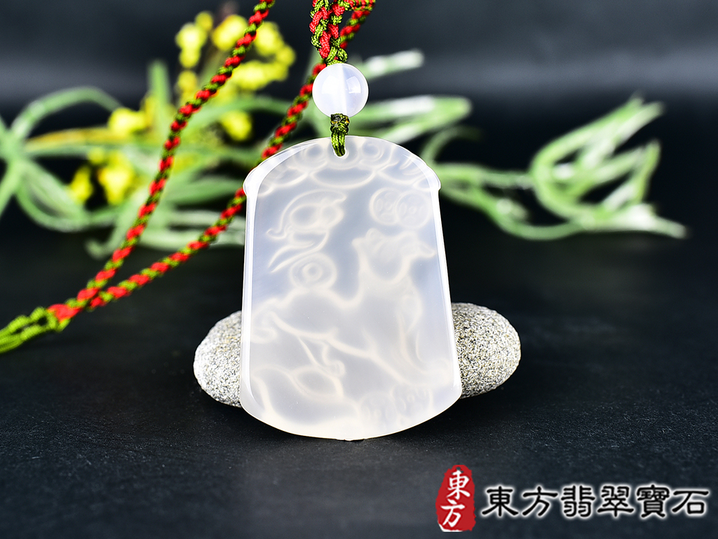瑪瑙狗項鍊玉珮(狗來富貴帶如意:狗牌瑪瑙狗玉珮、玉髓狗玉墜、狗十二生肖項鍊)。瑪瑙玉髓狗,DO057。客製化訂做各種瑪瑙玉髓狗吊墜玉珮項鍊。★附東方翡翠寶石保證卡 3.jpg