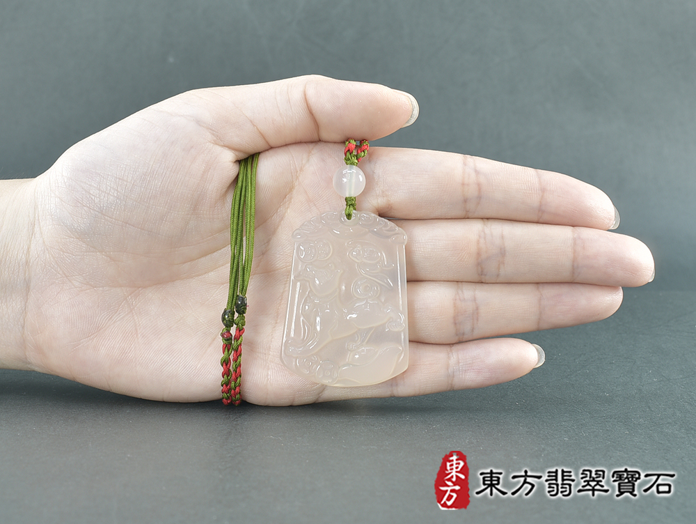 瑪瑙狗項鍊玉珮(狗來富貴帶如意:狗牌瑪瑙狗玉珮、玉髓狗玉墜、狗十二生肖項鍊)。瑪瑙玉髓狗,DO057。客製化訂做各種瑪瑙玉髓狗吊墜玉珮項鍊。★附東方翡翠寶石保證卡 5.jpg