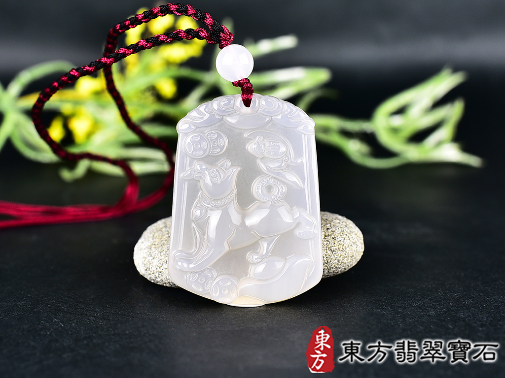 瑪瑙狗項鍊玉珮(狗來富貴帶如意:狗牌瑪瑙狗玉珮、玉髓狗玉墜、狗十二生肖項鍊)。瑪瑙玉髓狗,DO058。客製化訂做各種瑪瑙玉髓狗吊墜玉珮項鍊。★附東方翡翠寶石保證卡 0.jpg
