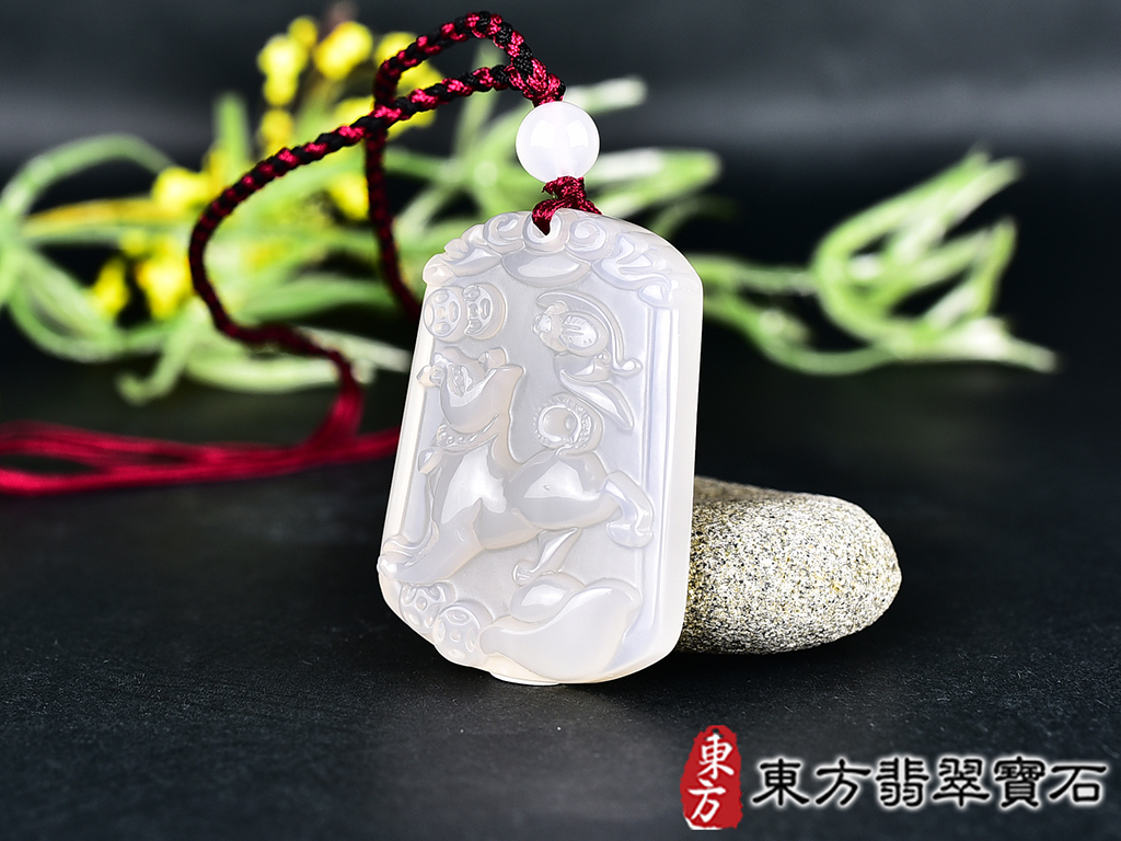 瑪瑙狗項鍊玉珮(狗來富貴帶如意:狗牌瑪瑙狗玉珮、玉髓狗玉墜、狗十二生肖項鍊)。瑪瑙玉髓狗,DO058。客製化訂做各種瑪瑙玉髓狗吊墜玉珮項鍊。★附東方翡翠寶石保證卡 1.jpg