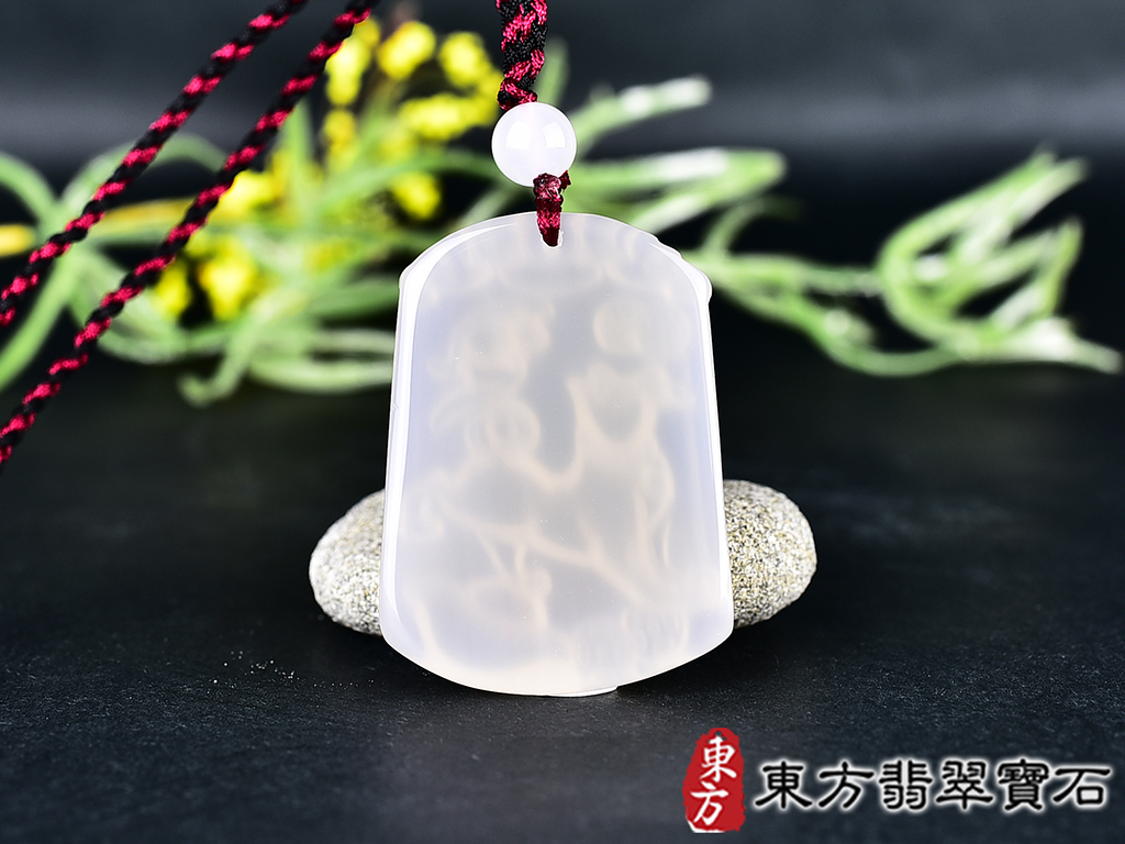 瑪瑙狗項鍊玉珮(狗來富貴帶如意:狗牌瑪瑙狗玉珮、玉髓狗玉墜、狗十二生肖項鍊)。瑪瑙玉髓狗,DO058。客製化訂做各種瑪瑙玉髓狗吊墜玉珮項鍊。★附東方翡翠寶石保證卡 3.jpg