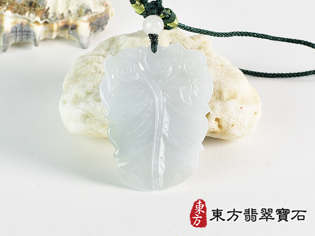 翡翠狗項鍊玉珮(狗來富貴:狗牌A貨翡翠狗玉珮、緬甸玉狗玉墜、狗十二生肖項鍊)。淡綠色糯種狗,DO062。客製化訂做各種翡翠狗吊墜玉珮項鍊。★附A貨翡翠雙證書 3.jpg