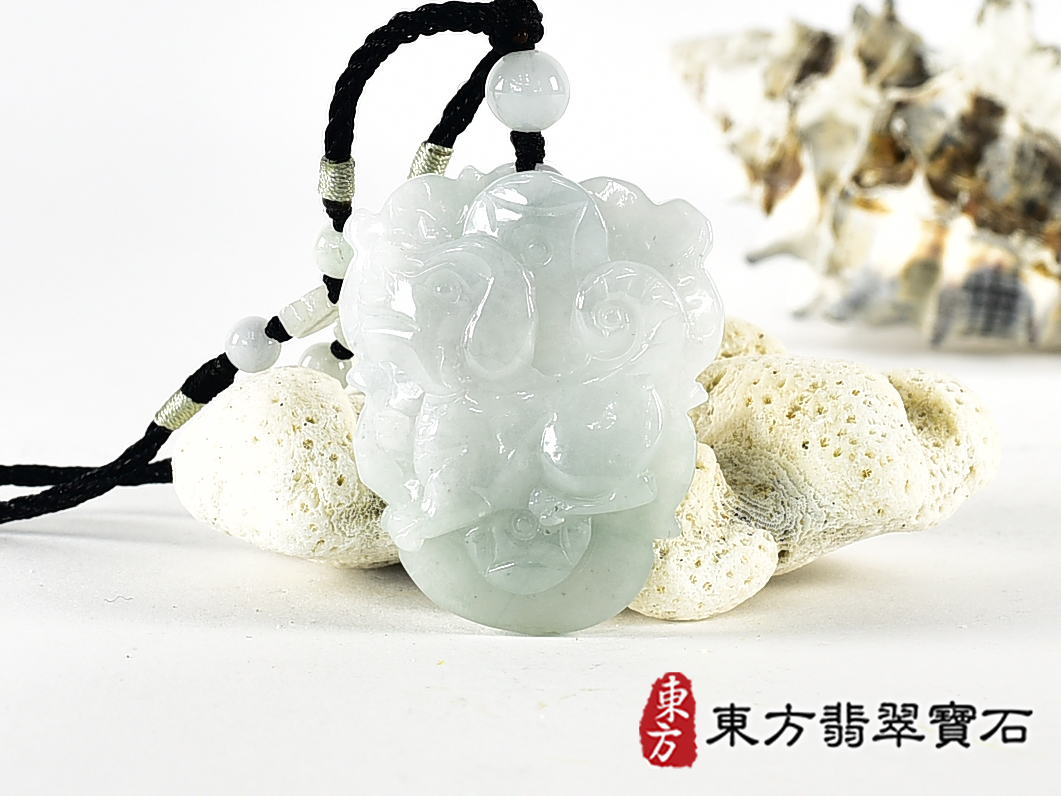 翡翠狗項鍊玉珮(狗來富貴:狗牌A貨翡翠狗玉珮、緬甸玉狗玉墜、狗十二生肖項鍊)。淡綠色糯種狗,DO063。客製化訂做各種翡翠狗吊墜玉珮項鍊。★附A貨翡翠雙證書 0.jpg