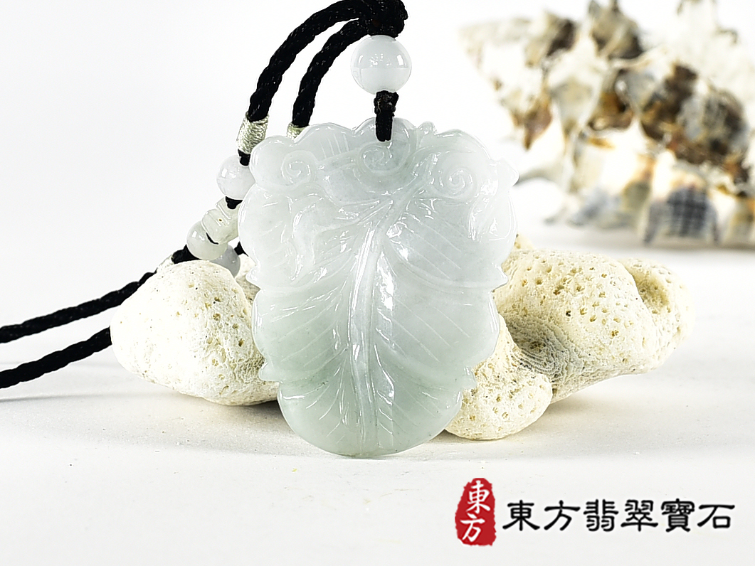 翡翠狗項鍊玉珮(狗來富貴:狗牌A貨翡翠狗玉珮、緬甸玉狗玉墜、狗十二生肖項鍊)。淡綠色糯種狗,DO063。客製化訂做各種翡翠狗吊墜玉珮項鍊。★附A貨翡翠雙證書 3.jpg