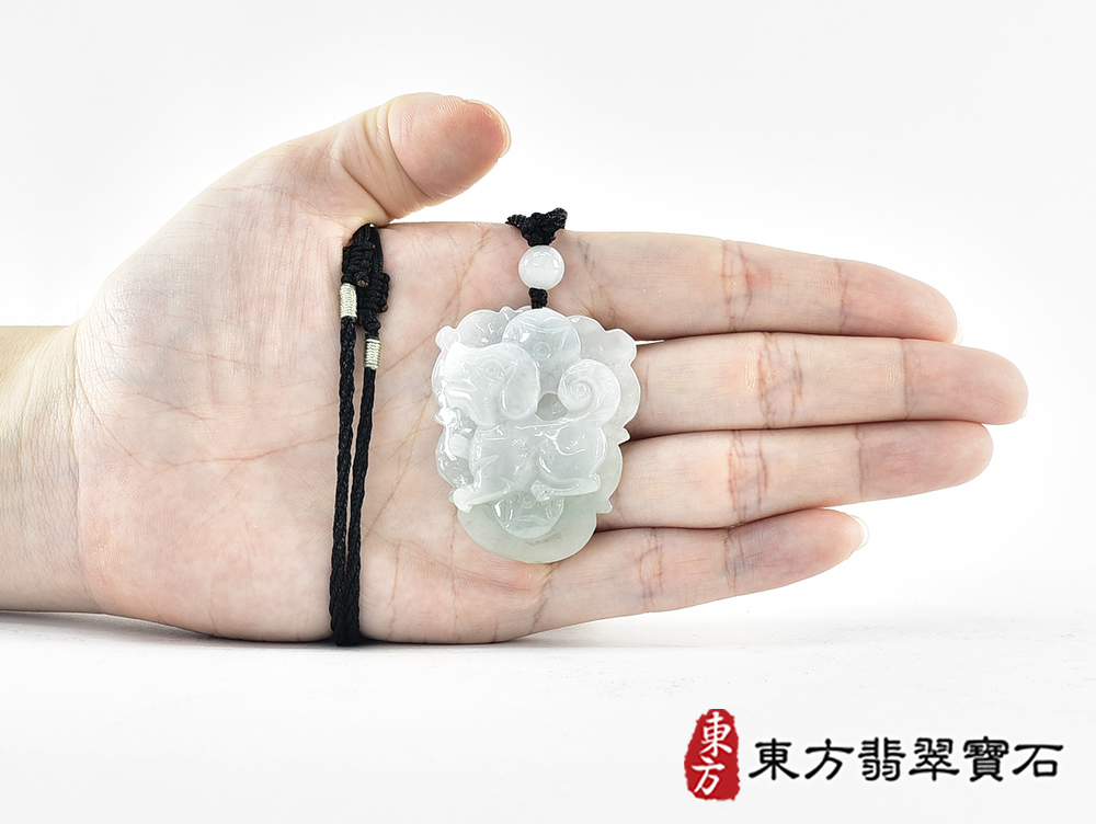 翡翠狗項鍊玉珮(狗來富貴:狗牌A貨翡翠狗玉珮、緬甸玉狗玉墜、狗十二生肖項鍊)。淡綠色糯種狗,DO063。客製化訂做各種翡翠狗吊墜玉珮項鍊。★附A貨翡翠雙證書 5.jpg