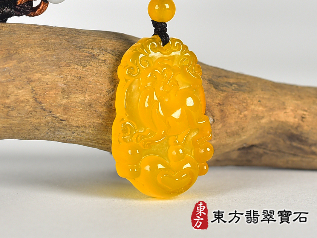 瑪瑙狗項鍊玉珮(狗來富貴帶如意:狗牌瑪瑙狗玉珮、玉髓狗玉墜、狗十二生肖項鍊)。瑪瑙玉髓狗,DO068。客製化訂做各種瑪瑙玉髓狗吊墜玉珮項鍊。★附東方翡翠寶石保證卡 2.jpg