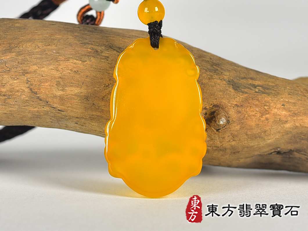 瑪瑙狗項鍊玉珮(狗來富貴帶如意:狗牌瑪瑙狗玉珮、玉髓狗玉墜、狗十二生肖項鍊)。瑪瑙玉髓狗,DO068。客製化訂做各種瑪瑙玉髓狗吊墜玉珮項鍊。★附東方翡翠寶石保證卡 3.jpg