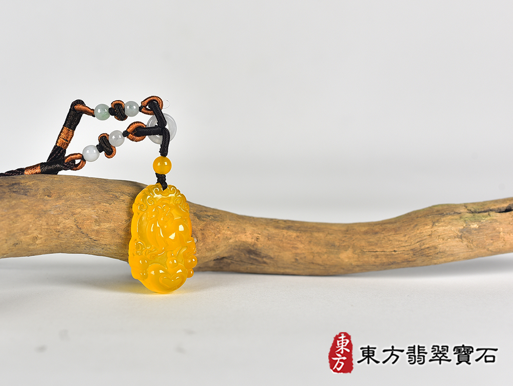 瑪瑙狗項鍊玉珮(狗來富貴帶如意:狗牌瑪瑙狗玉珮、玉髓狗玉墜、狗十二生肖項鍊)。瑪瑙玉髓狗,DO068。客製化訂做各種瑪瑙玉髓狗吊墜玉珮項鍊。★附東方翡翠寶石保證卡 4.jpg