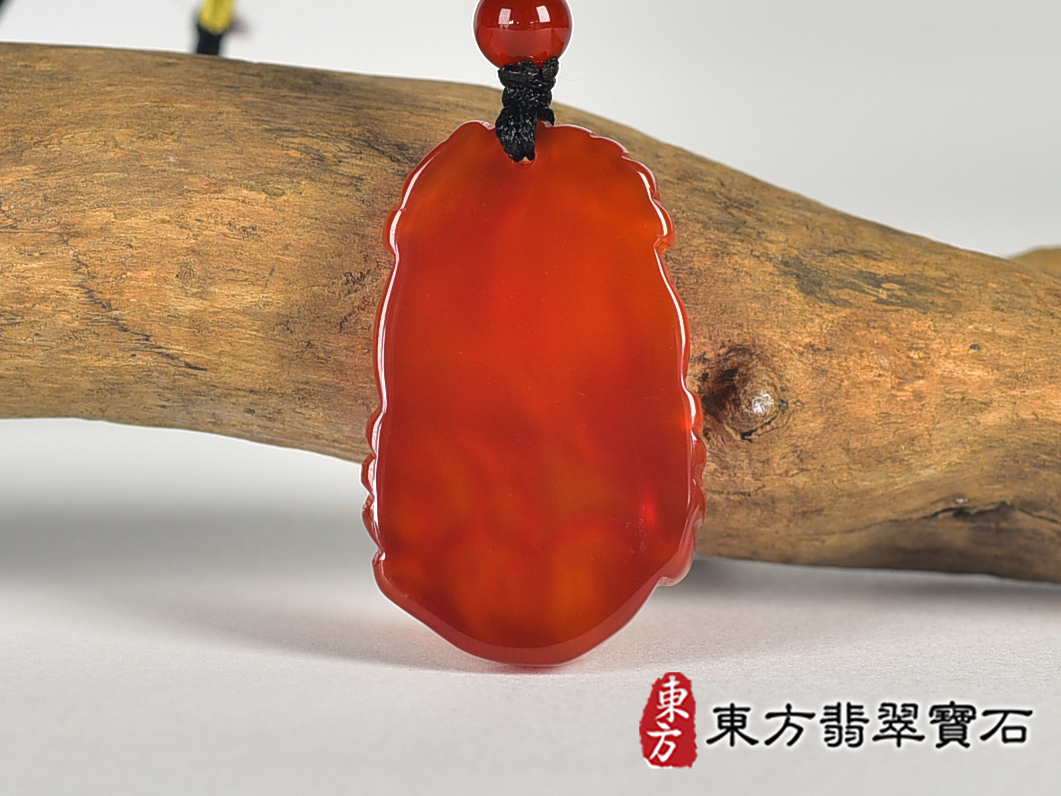 瑪瑙狗項鍊玉珮(狗來富貴帶如意:狗牌瑪瑙狗玉珮、玉髓狗玉墜、狗十二生肖項鍊)。瑪瑙玉髓狗,DO069。客製化訂做各種瑪瑙玉髓狗吊墜玉珮項鍊。★附東方翡翠寶石保證卡 3.jpg