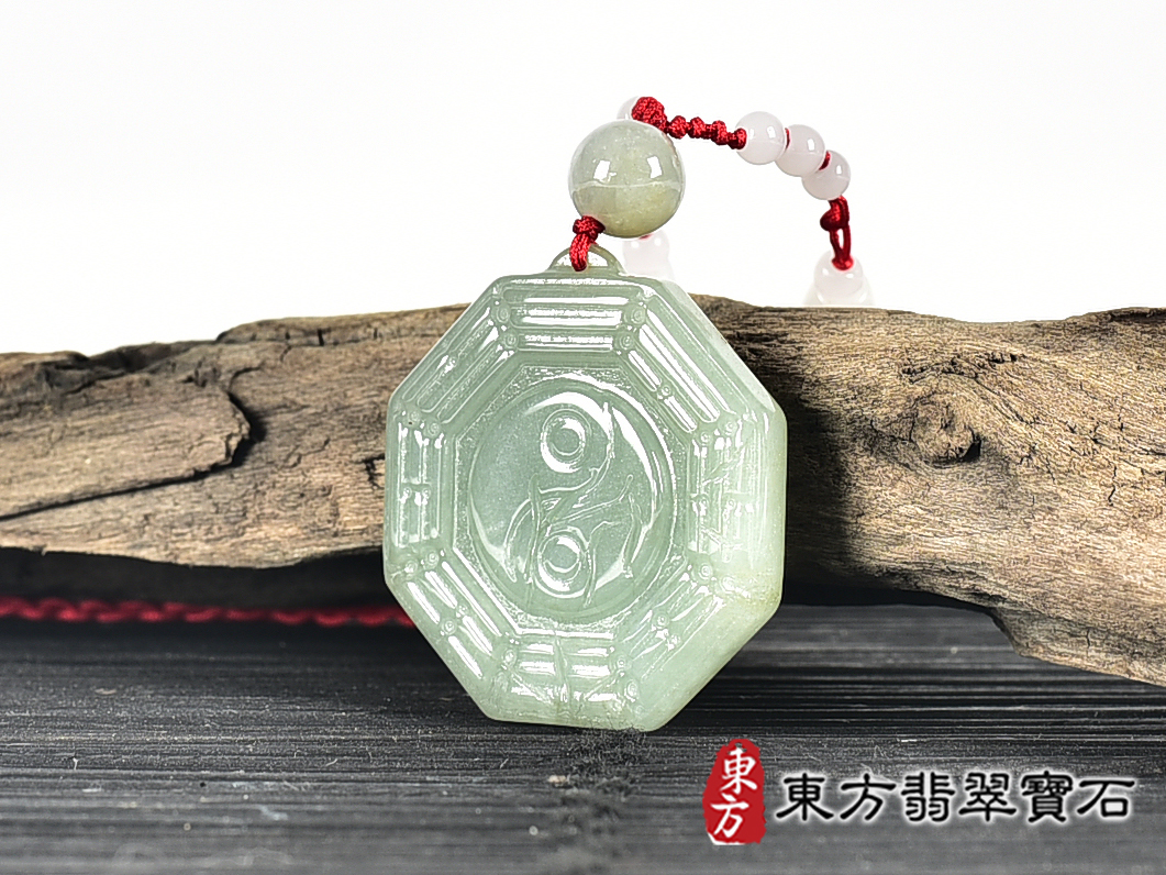 翡翠八卦項鍊玉珮(精工八卦太極,先天八卦:八卦牌A貨翡翠八卦玉珮、緬甸玉八卦玉墜)。八卦,ED397。客製化訂做各種翡翠八卦吊墜玉珮項鍊。★附A貨翡翠雙證書 1.jpg