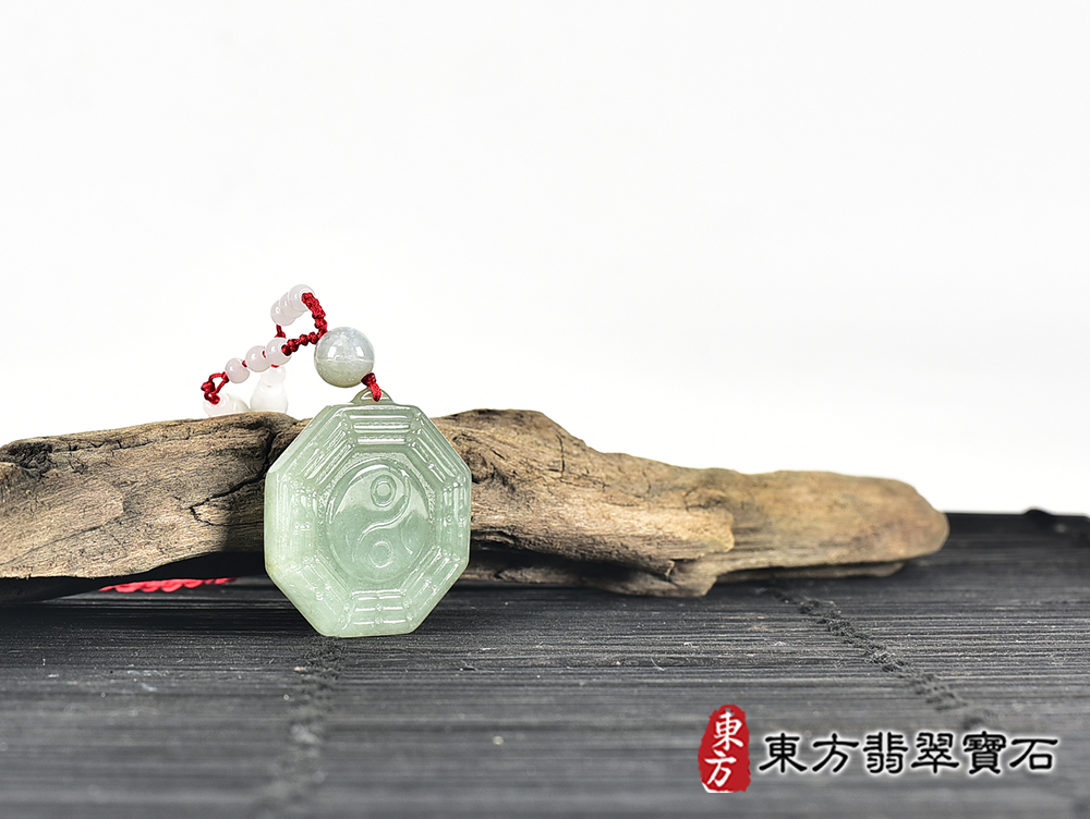 翡翠八卦項鍊玉珮(精工八卦太極,先天八卦:八卦牌A貨翡翠八卦玉珮、緬甸玉八卦玉墜)。八卦,ED397。客製化訂做各種翡翠八卦吊墜玉珮項鍊。★附A貨翡翠雙證書 6.jpg