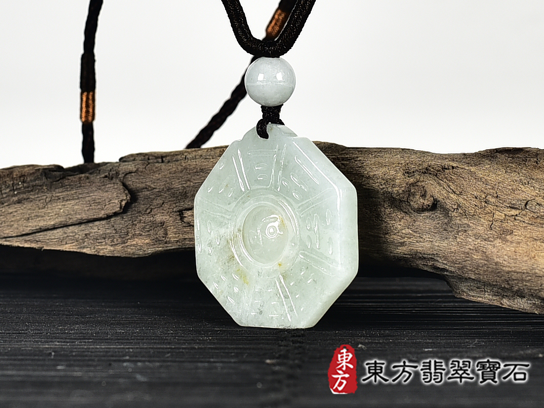 翡翠八卦項鍊玉珮(精工八卦太極,先天八卦:八卦牌A貨翡翠八卦玉珮、緬甸玉八卦玉墜)。八卦,ED400。客製化訂做各種翡翠八卦吊墜玉珮項鍊。★附A貨翡翠雙證書 1.jpg