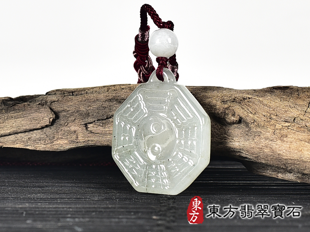 翡翠八卦項鍊玉珮(精工八卦太極,先天八卦:八卦牌A貨翡翠八卦玉珮、緬甸玉八卦玉墜)。八卦,ED409。客製化訂做各種翡翠八卦吊墜玉珮項鍊。★附A貨翡翠雙證書 4.jpg