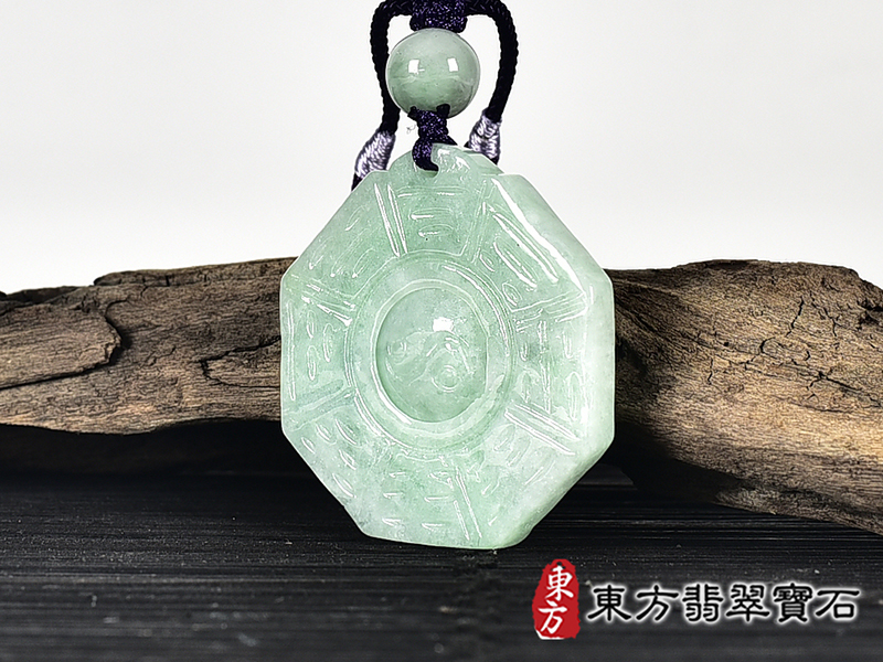 翡翠八卦項鍊玉珮(精工八卦太極,先天八卦:八卦牌A貨翡翠八卦玉珮、緬甸玉八卦玉墜)。八卦,ED412。客製化訂做各種翡翠八卦吊墜玉珮項鍊。★附A貨翡翠雙證書 1.jpg