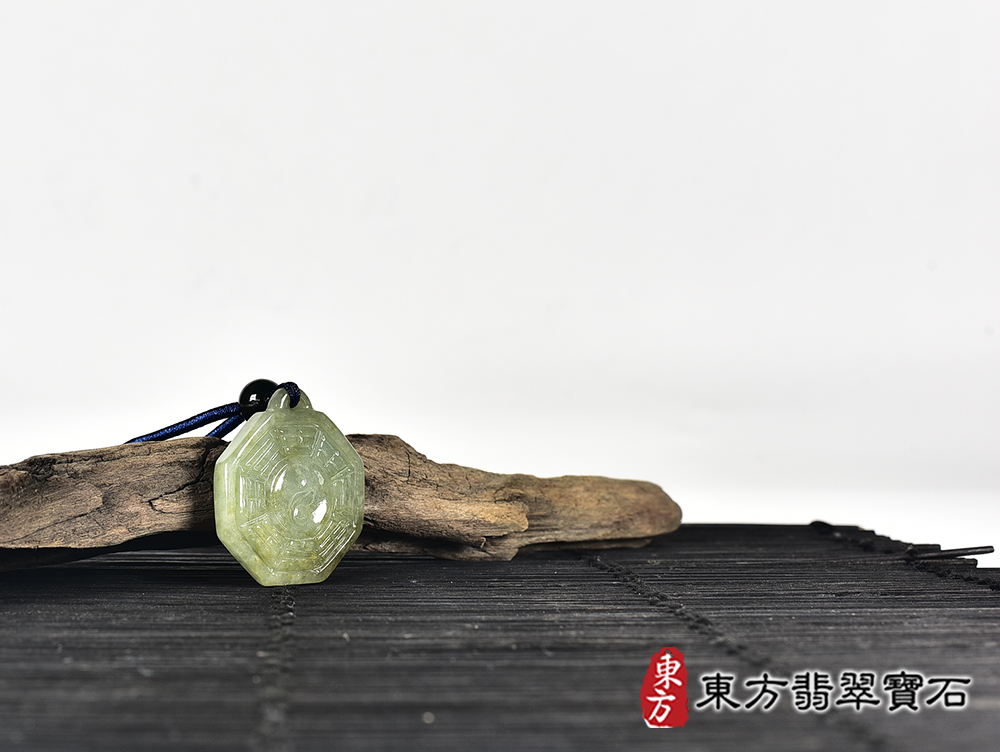 翡翠八卦項鍊玉珮(精工八卦太極,先天八卦:八卦牌A貨翡翠八卦玉珮、緬甸玉八卦玉墜)。八卦,ED413。客製化訂做各種翡翠八卦吊墜玉珮項鍊。★附A貨翡翠雙證書 6.jpg
