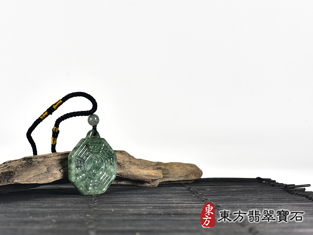 翡翠八卦項鍊玉珮(精工八卦太極,先天八卦:八卦牌A貨翡翠八卦玉珮、緬甸玉八卦玉墜)。八卦,ED416。客製化訂做各種翡翠八卦吊墜玉珮項鍊。★附A貨翡翠雙證書 6.jpg