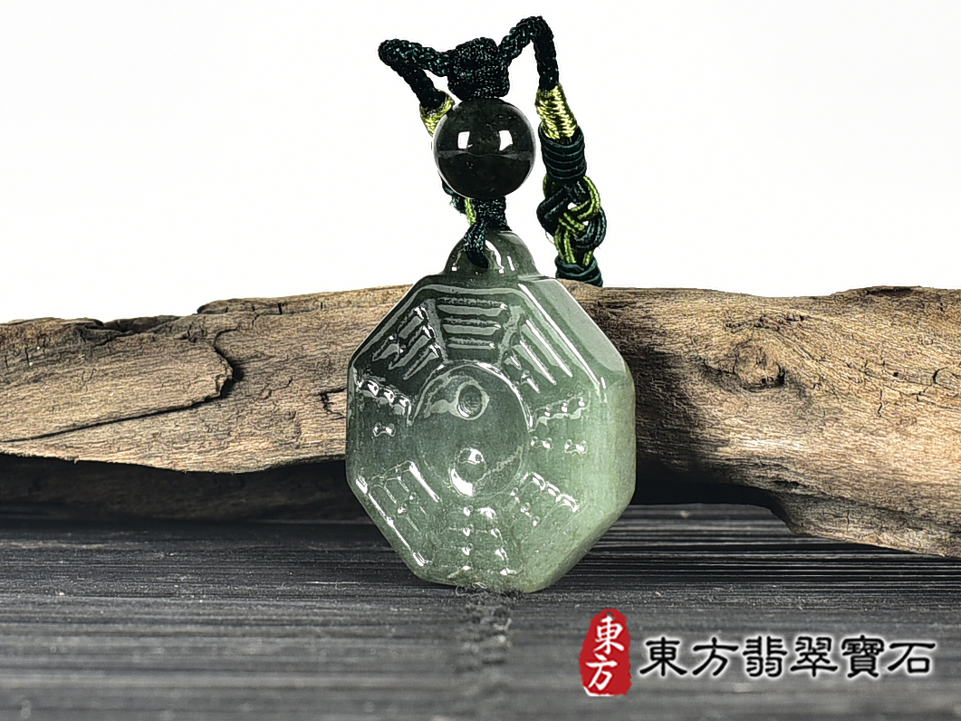 翡翠八卦項鍊玉珮(精工八卦太極,先天八卦:八卦牌A貨翡翠八卦玉珮、緬甸玉八卦玉墜)。八卦,ED417。客製化訂做各種翡翠八卦吊墜玉珮項鍊。★附A貨翡翠雙證書 1.jpg