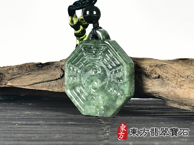 翡翠八卦項鍊玉珮(精工八卦太極,先天八卦:八卦牌A貨翡翠八卦玉珮、緬甸玉八卦玉墜)。八卦,ED421。客製化訂做各種翡翠八卦吊墜玉珮項鍊。★附A貨翡翠雙證書 1.jpg