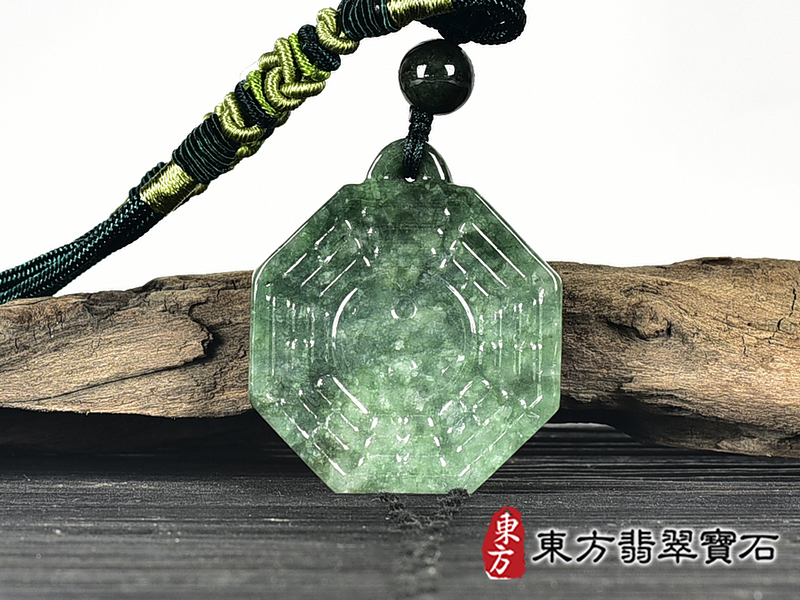 翡翠八卦項鍊玉珮(精工八卦太極,先天八卦:八卦牌A貨翡翠八卦玉珮、緬甸玉八卦玉墜)。八卦,ED421。客製化訂做各種翡翠八卦吊墜玉珮項鍊。★附A貨翡翠雙證書 3.jpg