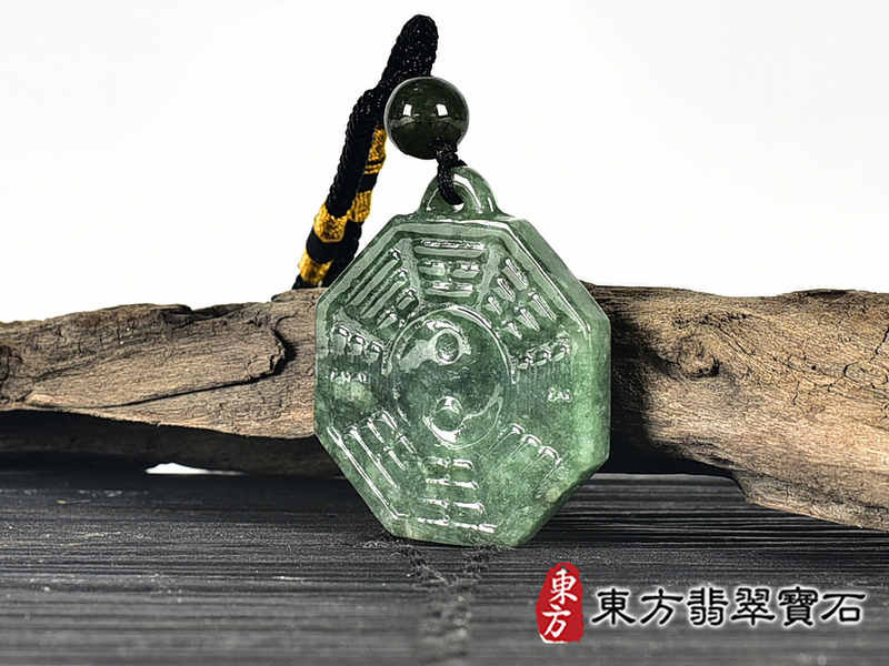 翡翠八卦項鍊玉珮(精工八卦太極,先天八卦:八卦牌A貨翡翠八卦玉珮、緬甸玉八卦玉墜)。八卦,ED422。客製化訂做各種翡翠八卦吊墜玉珮項鍊。★附A貨翡翠雙證書 1.jpg