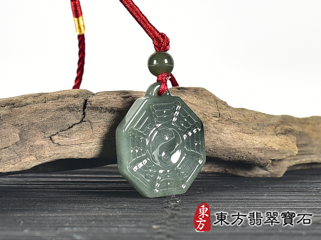 翡翠八卦項鍊玉珮(精工八卦太極,先天八卦:八卦牌A貨翡翠八卦玉珮、緬甸玉八卦玉墜)。八卦,ED424。客製化訂做各種翡翠八卦吊墜玉珮項鍊。★附A貨翡翠雙證書 2.jpg