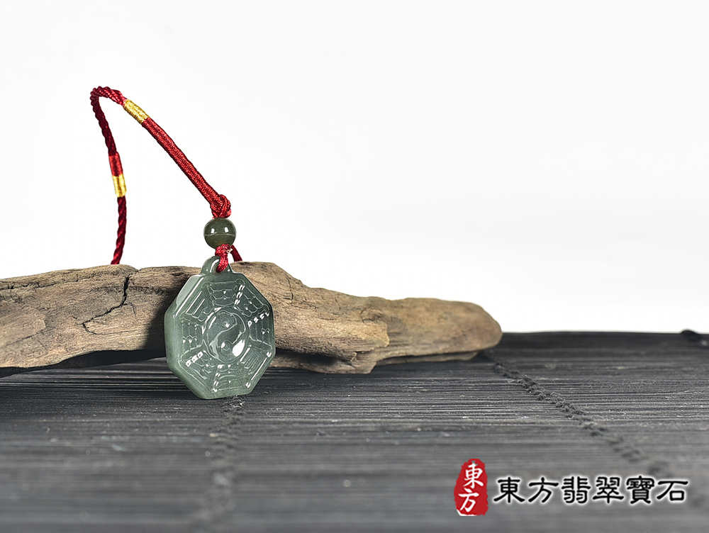 翡翠八卦項鍊玉珮(精工八卦太極,先天八卦:八卦牌A貨翡翠八卦玉珮、緬甸玉八卦玉墜)。八卦,ED424。客製化訂做各種翡翠八卦吊墜玉珮項鍊。★附A貨翡翠雙證書 6.jpg