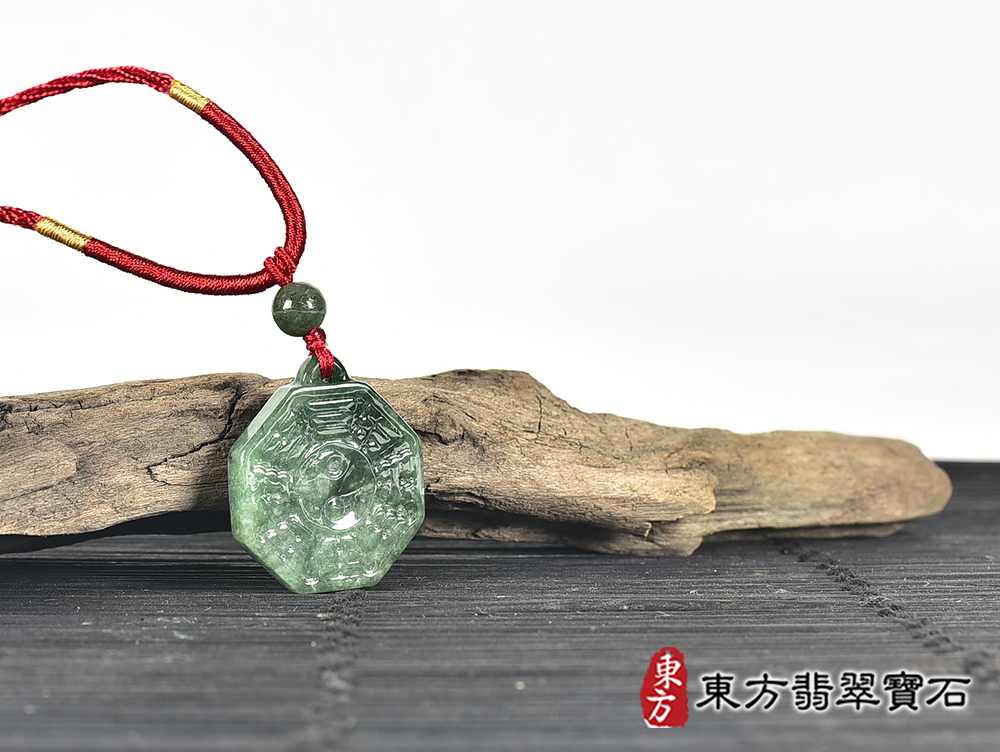 翡翠八卦項鍊玉珮(精工八卦太極,先天八卦:八卦牌A貨翡翠八卦玉珮、緬甸玉八卦玉墜)。八卦,ED425。客製化訂做各種翡翠八卦吊墜玉珮項鍊。★附A貨翡翠雙證書 6.jpg