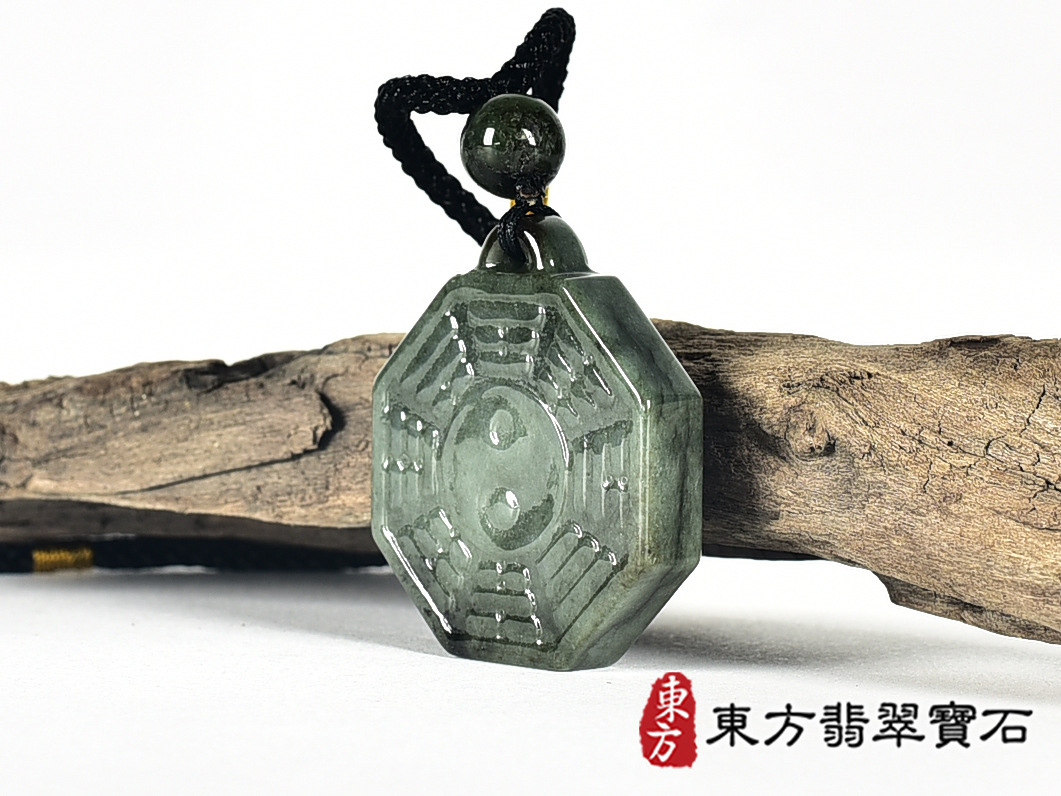 翡翠八卦項鍊玉珮(精工八卦太極,先天八卦:八卦牌A貨翡翠八卦玉珮、緬甸玉八卦玉墜)。八卦,ED426。客製化訂做各種翡翠八卦吊墜玉珮項鍊。★附A貨翡翠雙證書 1.jpg