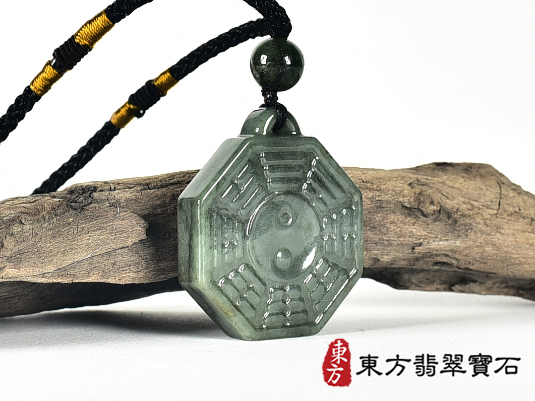 翡翠八卦項鍊玉珮(精工八卦太極,先天八卦:八卦牌A貨翡翠八卦玉珮、緬甸玉八卦玉墜)。八卦,ED426。客製化訂做各種翡翠八卦吊墜玉珮項鍊。★附A貨翡翠雙證書 3.jpg
