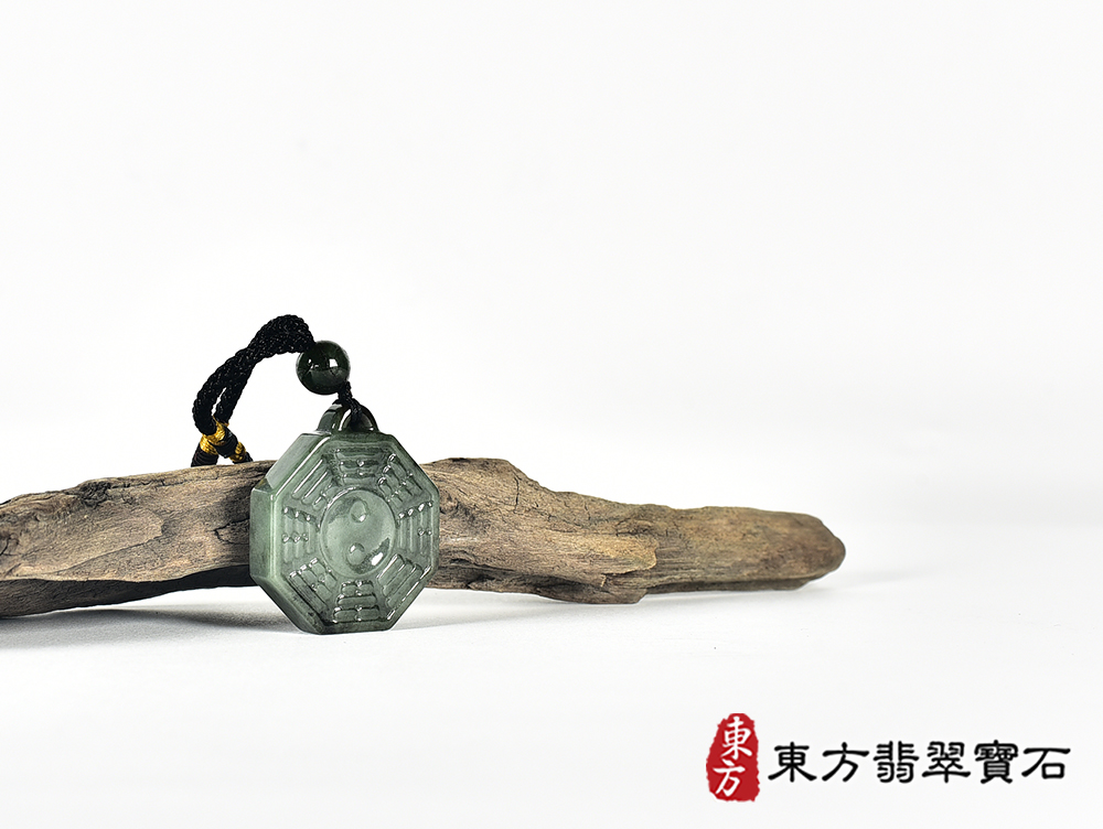 翡翠八卦項鍊玉珮(精工八卦太極,先天八卦:八卦牌A貨翡翠八卦玉珮、緬甸玉八卦玉墜)。八卦,ED426。客製化訂做各種翡翠八卦吊墜玉珮項鍊。★附A貨翡翠雙證書 6.jpg
