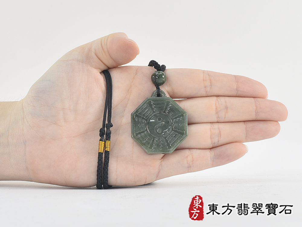 翡翠八卦項鍊玉珮(精工八卦太極,先天八卦:八卦牌A貨翡翠八卦玉珮、緬甸玉八卦玉墜)。八卦,ED426。客製化訂做各種翡翠八卦吊墜玉珮項鍊。★附A貨翡翠雙證書 7.jpg