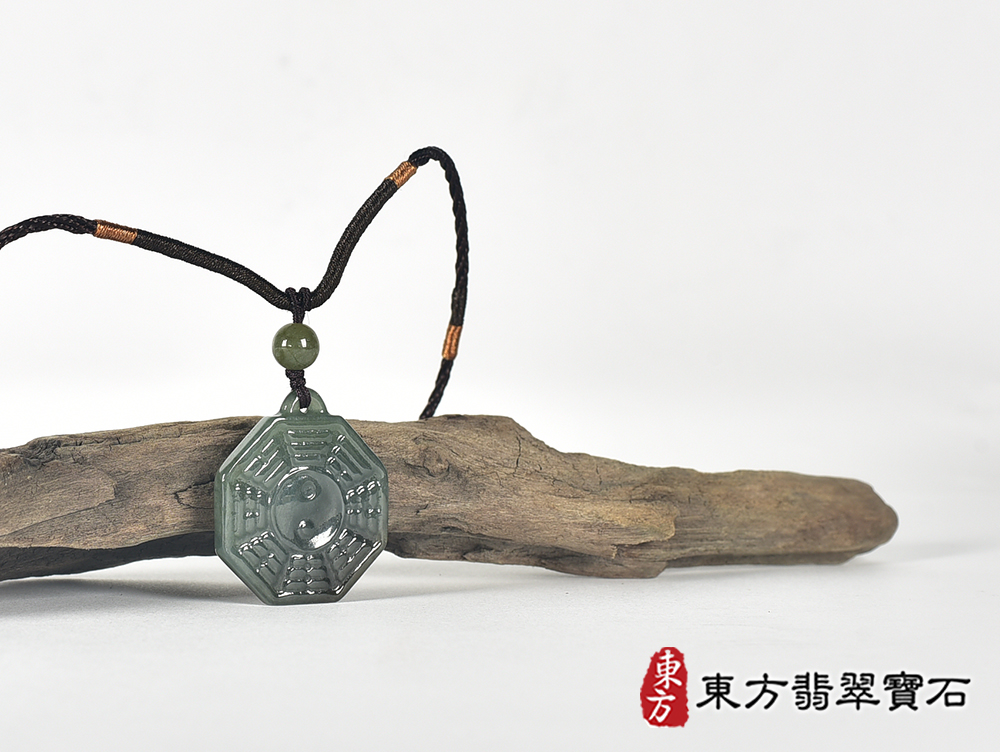 翡翠八卦項鍊玉珮(精工八卦太極,先天八卦:八卦牌A貨翡翠八卦玉珮、緬甸玉八卦玉墜)。八卦,ED430。客製化訂做各種翡翠八卦吊墜玉珮項鍊。★附A貨翡翠雙證書 6.jpg