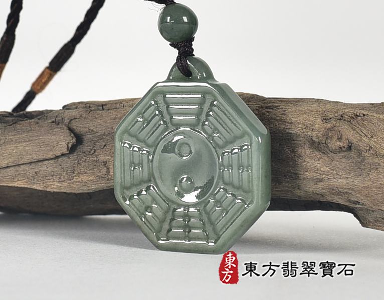 翡翠八卦項鍊玉珮(精工八卦太極,先天八卦:八卦牌A貨翡翠八卦玉珮、緬甸玉八卦玉墜)。八卦,ED433。客製化訂做各種翡翠八卦吊墜玉珮項鍊。★附A貨翡翠雙證書 1.jpg