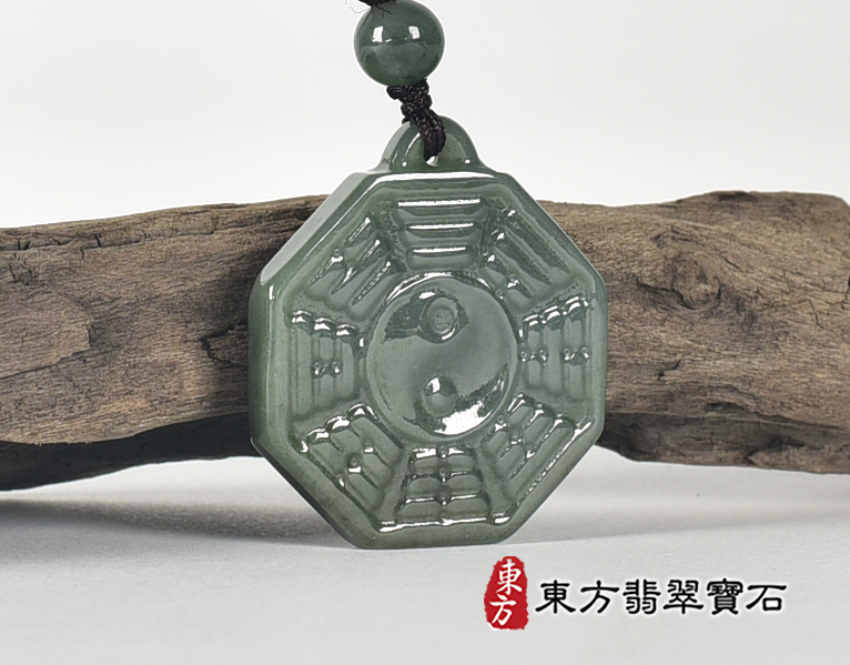 翡翠八卦項鍊玉珮(精工八卦太極,先天八卦:八卦牌A貨翡翠八卦玉珮、緬甸玉八卦玉墜)。八卦,ED433。客製化訂做各種翡翠八卦吊墜玉珮項鍊。★附A貨翡翠雙證書 2.jpg