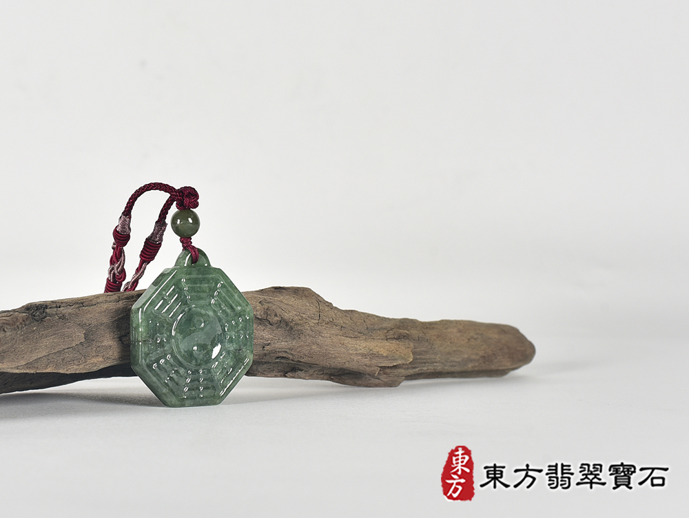 翡翠八卦項鍊玉珮(精工八卦太極,先天八卦:八卦牌A貨翡翠八卦玉珮、緬甸玉八卦玉墜)。八卦,ED435。客製化訂做各種翡翠八卦吊墜玉珮項鍊。★附A貨翡翠雙證書 6.jpg