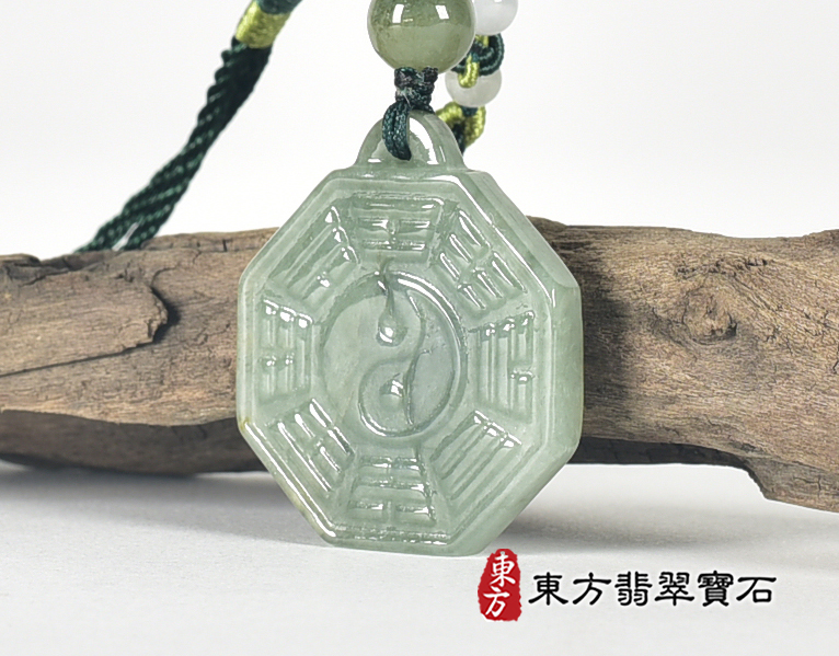 翡翠八卦項鍊玉珮(精工八卦太極,先天八卦:八卦牌A貨翡翠八卦玉珮、緬甸玉八卦玉墜)。八卦,ED436。客製化訂做各種翡翠八卦吊墜玉珮項鍊。★附A貨翡翠雙證書 1.jpg