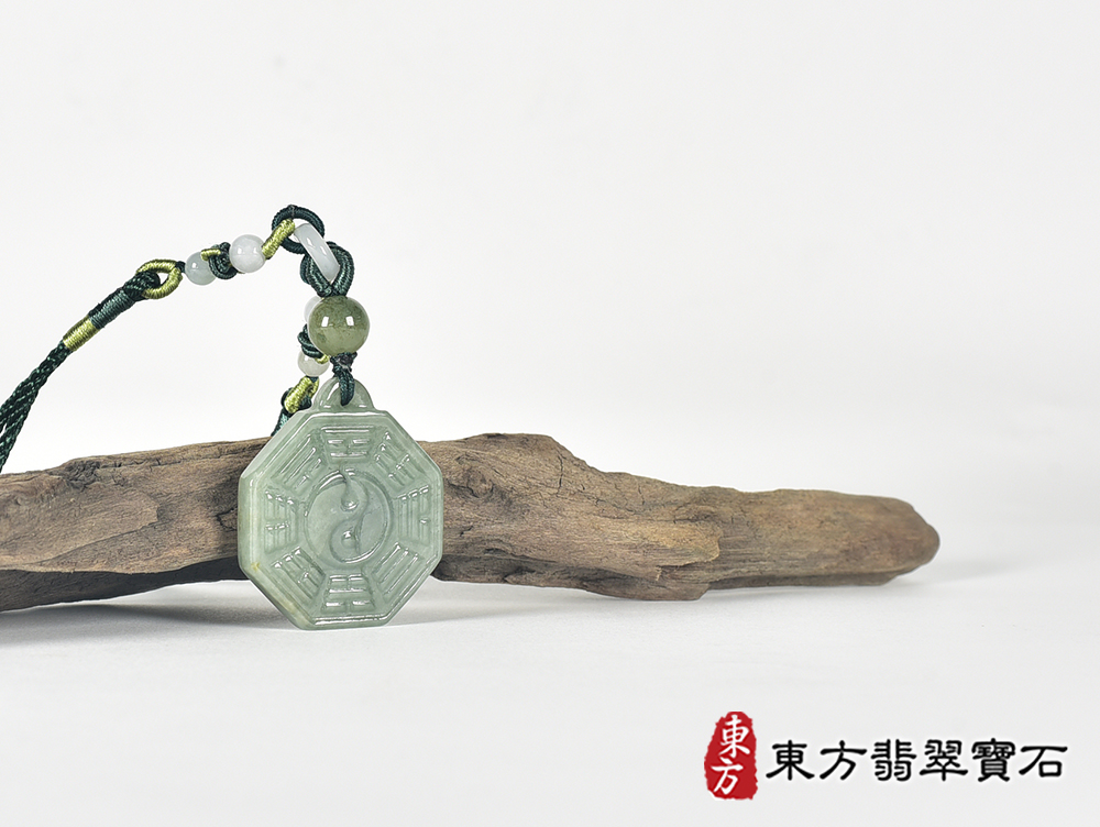 翡翠八卦項鍊玉珮(精工八卦太極,先天八卦:八卦牌A貨翡翠八卦玉珮、緬甸玉八卦玉墜)。八卦,ED436。客製化訂做各種翡翠八卦吊墜玉珮項鍊。★附A貨翡翠雙證書 6.jpg