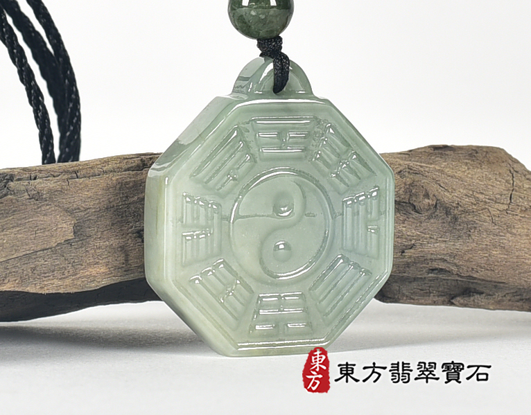 翡翠八卦項鍊玉珮(精工八卦太極,先天八卦:八卦牌A貨翡翠八卦玉珮、緬甸玉八卦玉墜)。八卦,ED440。客製化訂做各種翡翠八卦吊墜玉珮項鍊。★附A貨翡翠雙證書 2.jpg