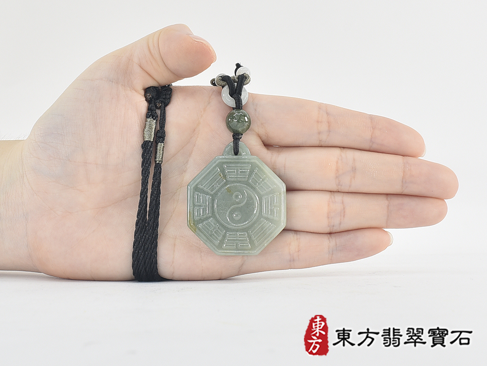 翡翠八卦項鍊玉珮(精工八卦太極,先天八卦:八卦牌A貨翡翠八卦玉珮、緬甸玉八卦玉墜)。八卦,ED440。客製化訂做各種翡翠八卦吊墜玉珮項鍊。★附A貨翡翠雙證書 7.jpg