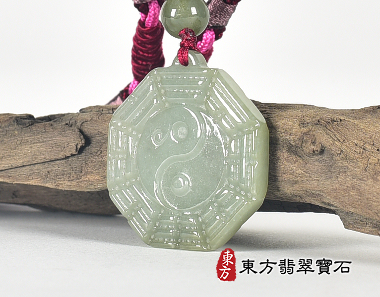 翡翠八卦項鍊玉珮(精工八卦太極,先天八卦:八卦牌A貨翡翠八卦玉珮、緬甸玉八卦玉墜)。八卦,ED445。客製化訂做各種翡翠八卦吊墜玉珮項鍊。★附A貨翡翠雙證書 1.jpg