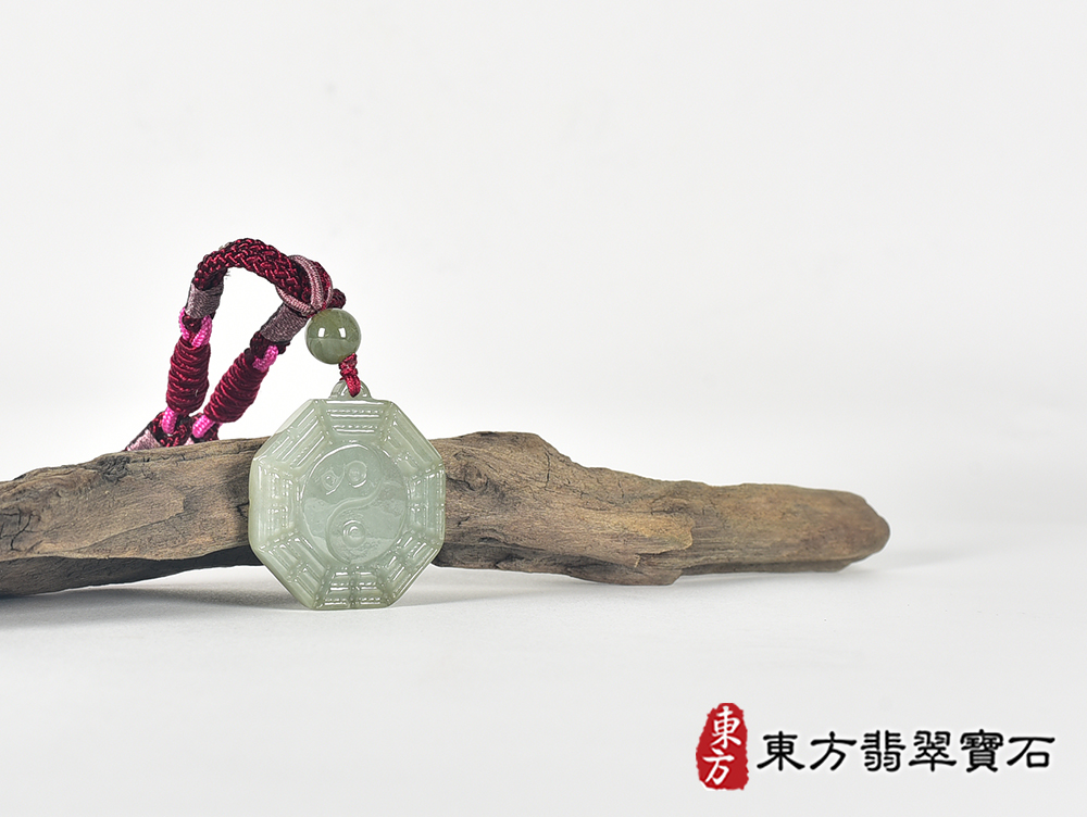 翡翠八卦項鍊玉珮(精工八卦太極,先天八卦:八卦牌A貨翡翠八卦玉珮、緬甸玉八卦玉墜)。八卦,ED445。客製化訂做各種翡翠八卦吊墜玉珮項鍊。★附A貨翡翠雙證書 6.jpg