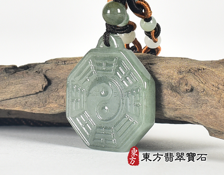 翡翠八卦項鍊玉珮(精工八卦太極,先天八卦:八卦牌A貨翡翠八卦玉珮、緬甸玉八卦玉墜)。八卦,ED448。客製化訂做各種翡翠八卦吊墜玉珮項鍊。★附A貨翡翠雙證書 1.jpg