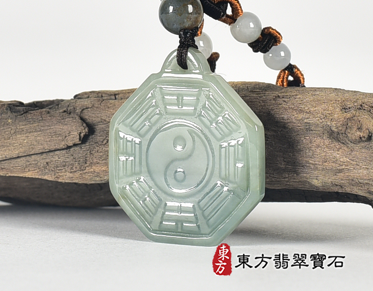 翡翠八卦項鍊玉珮(精工八卦太極,先天八卦:八卦牌A貨翡翠八卦玉珮、緬甸玉八卦玉墜)。八卦,ED449。客製化訂做各種翡翠八卦吊墜玉珮項鍊。★附A貨翡翠雙證書 1.jpg